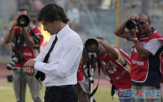  AC米兰德比战遭遇挑战，同城死磕鹿死谁手